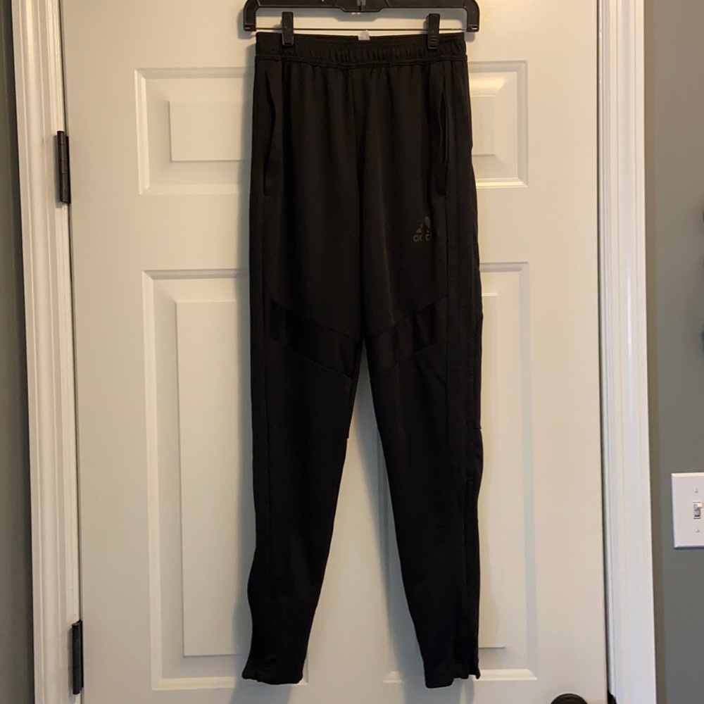 ADIDAS-men’s athletic pants like new!